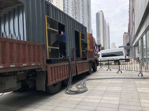 洞口冷却液不足的情况下如何检查柴油发电机组？