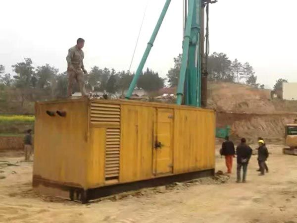 洞口如何判断水冷式机油散热器密封件是否需要更换?
